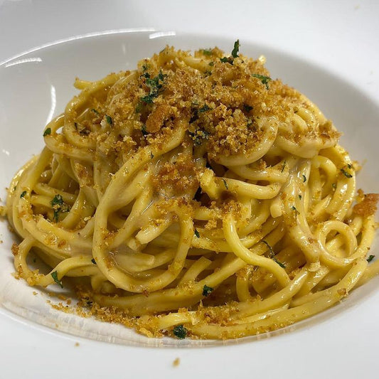 Spaghetti con burro, alici e finger lime