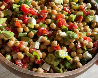 Immagine ricetta 🥗 Insalata di ceci, avocado e verdure primaverili