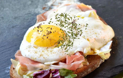 Immagine ricetta Crostone aromatico Visagri con uovo e crudo