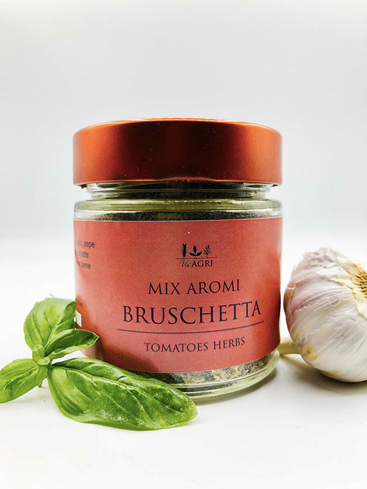 aroma naturale siciliano per bruschette, in vaso di vetro con tappo rame con basilico e aglio in studio con sfondo bianco